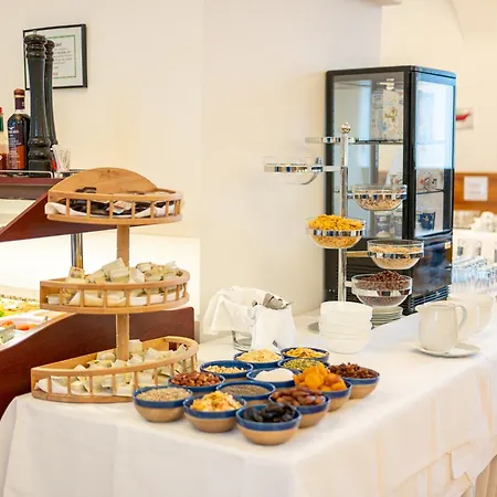 Altes Kloster Hotell Hainburg an der Donau