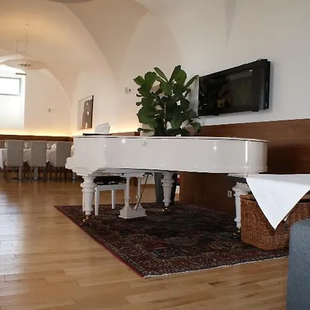 Altes Kloster 4* هاينبرغ آن دير دوناو